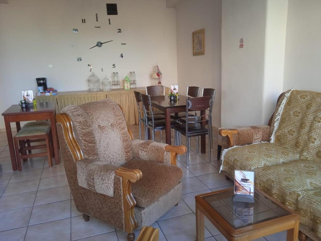 Thiamis Guesthouse Doliana Bagian luar foto